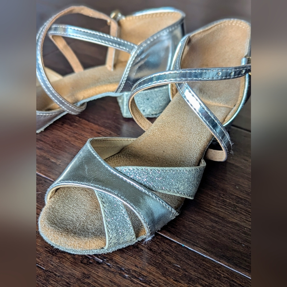 Girls Soft-Soled Glittering Latin Ballroom Dance Shoes Kids Low Heels